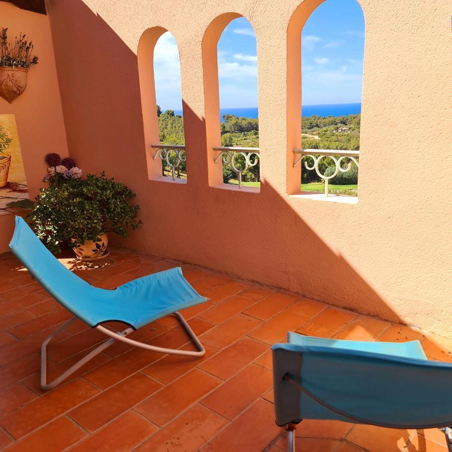 Hameau Des Amandiers - Vue Mer, Golf Et Vignes Apartment Сен Сир сюр Мер Екстериор снимка