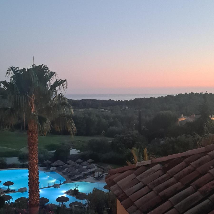 Hameau Des Amandiers - Vue Mer, Golf Et Vignes Apartment Сен Сир сюр Мер Екстериор снимка