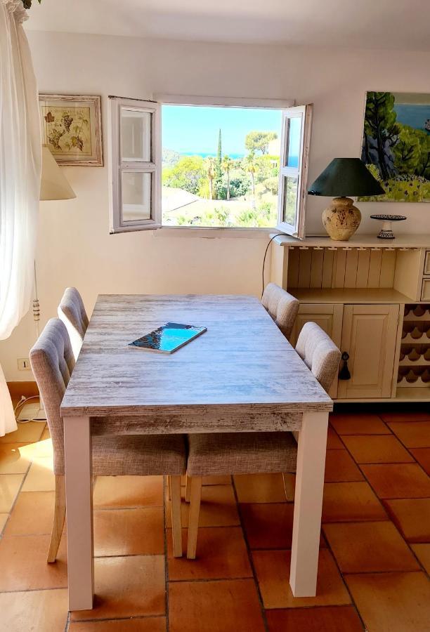 Hameau Des Amandiers - Vue Mer, Golf Et Vignes Apartment Сен Сир сюр Мер Екстериор снимка