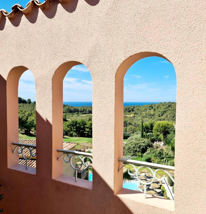 Hameau Des Amandiers - Vue Mer, Golf Et Vignes Apartment Сен Сир сюр Мер Екстериор снимка