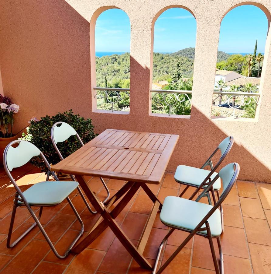 Hameau Des Amandiers - Vue Mer, Golf Et Vignes Apartment Сен Сир сюр Мер Екстериор снимка