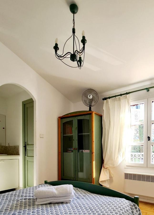 Hameau Des Amandiers - Vue Mer, Golf Et Vignes Apartment Сен Сир сюр Мер Екстериор снимка